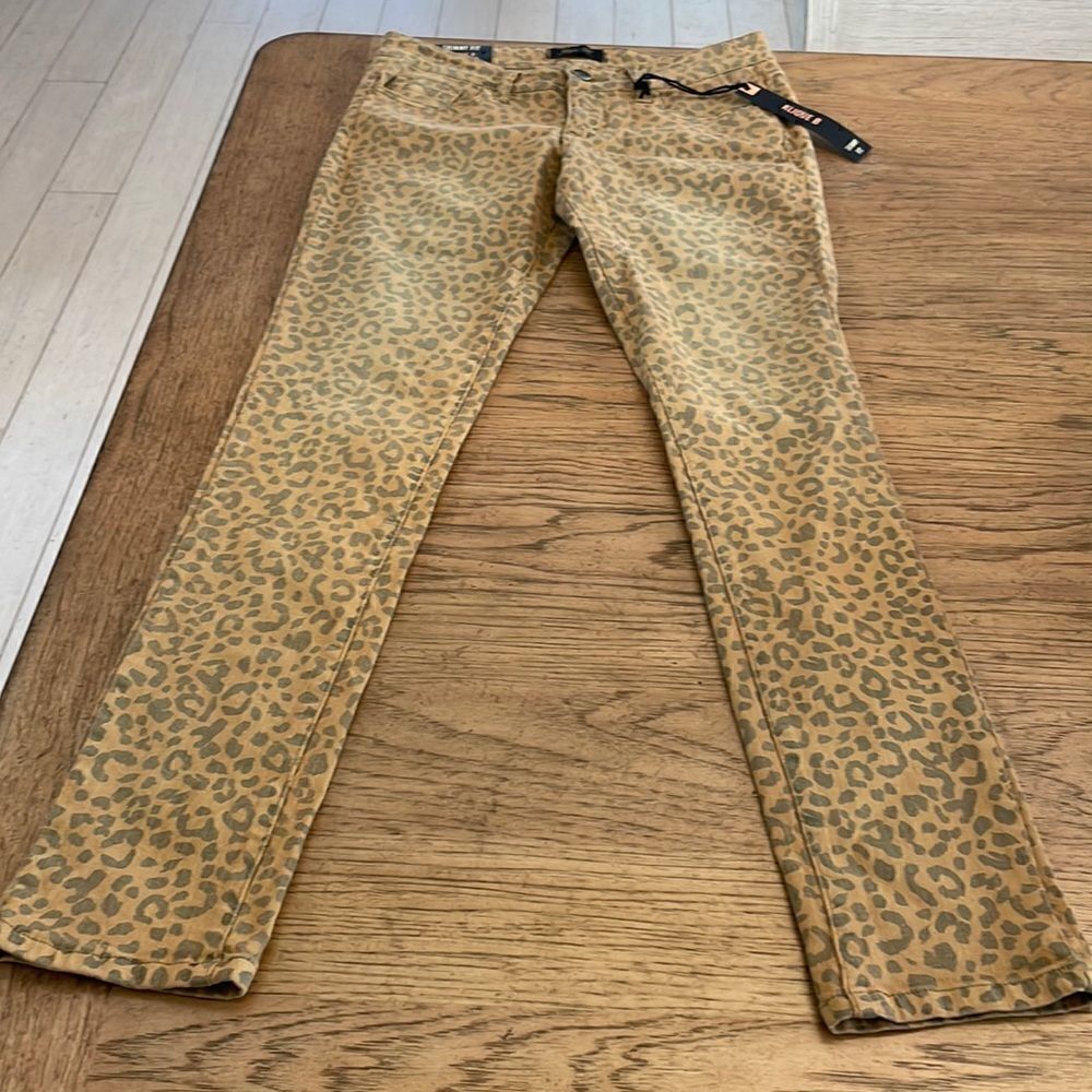 KLIQUE B SKINNY FIT DISTRESSED LEOPARD PRINT SKINNY FIT PANTS.  NEW WITH…